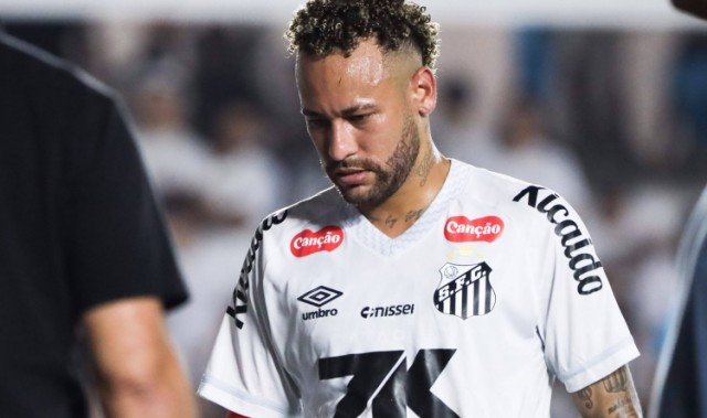 此前接受膝盖手术！贝因体育：内马尔已回归桑托斯进行训练