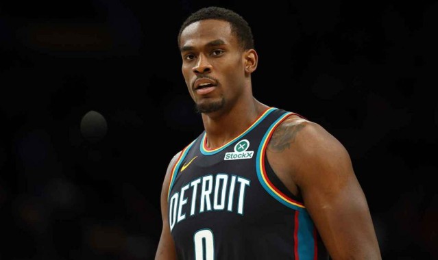 坏消息，活塞队中锋杰伦·杜伦因膝伤提前离场